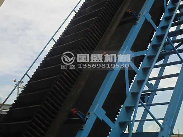 橡膠大傾角皮帶機